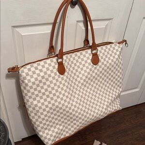 Elegant Checkered Tote with Brown Accents